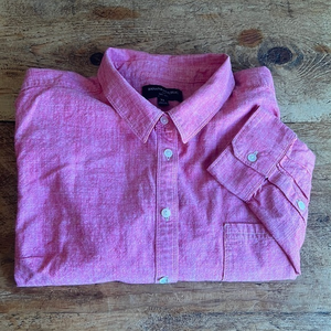 Banana Rebuplic Soft Wash XL Women’s button down Shirt in a light red‎